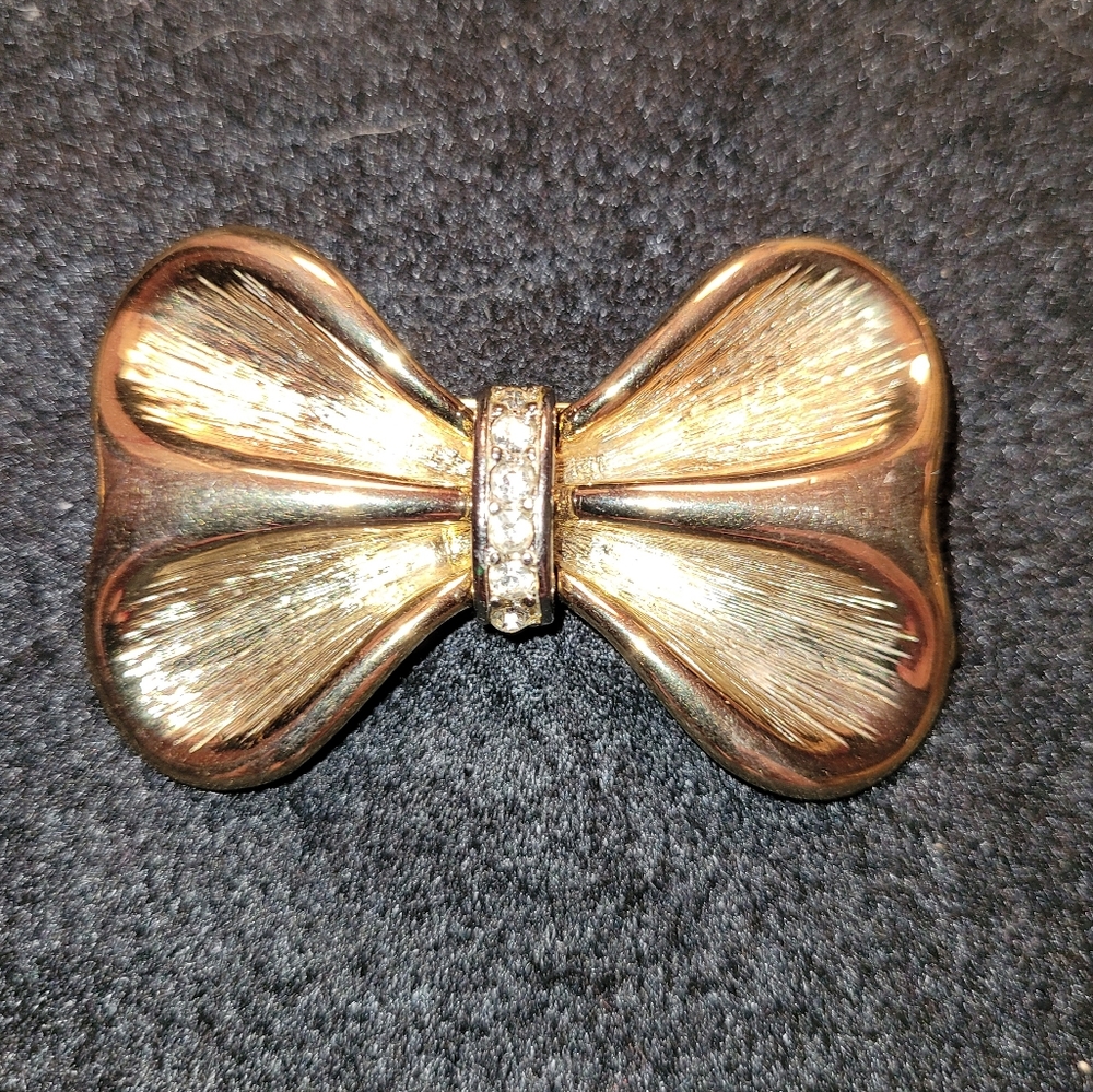 Vintage Lot Brooches:Brushed Gold-tone Bow with Crystals, Love Knot, Retro Swirl - Picture 4 of 10